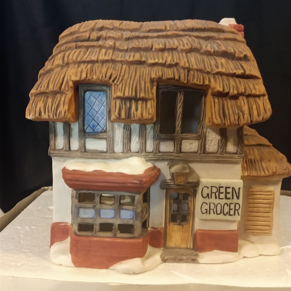 Department 56  Dickens Village Green Grocer